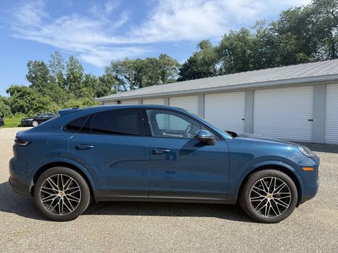 Used 2024 Porsche Cayenne Coupe AWD/4WD image 6