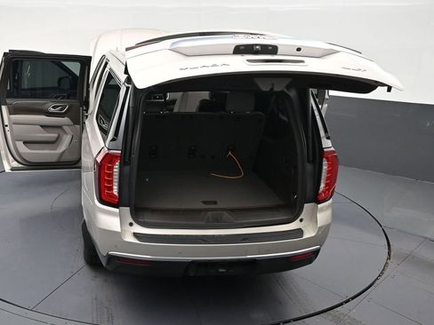 Used 2023 GMC Yukon XL SLT w/ SLT Luxury Package RWD image 31