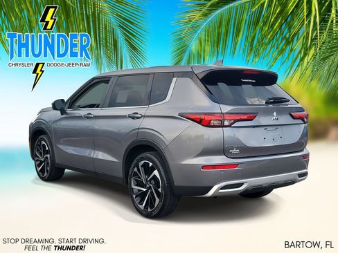 Used 2024 Mitsubishi Outlander SE FWD image 3