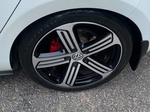 Used 2016 Volkswagen GTI SE w/ Lighting Package (SEL) FWD image 10