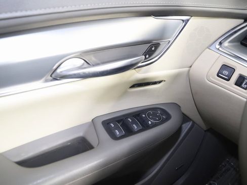 Used 2017 Cadillac XT5 Luxury w/ Driver Awareness Package image 30