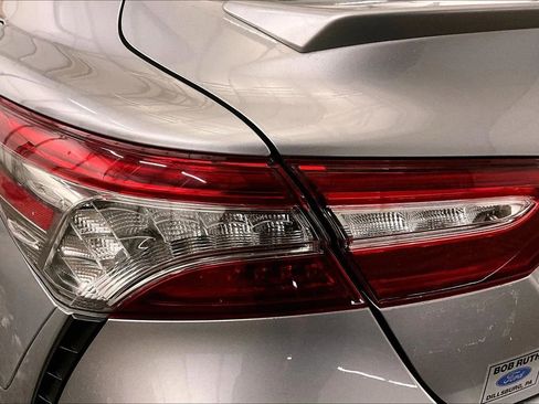 Used 2019 Toyota Camry XSE image 29
