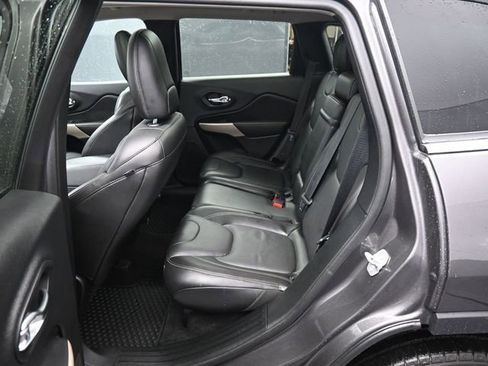 Used 2018 Jeep Cherokee Limited image 13