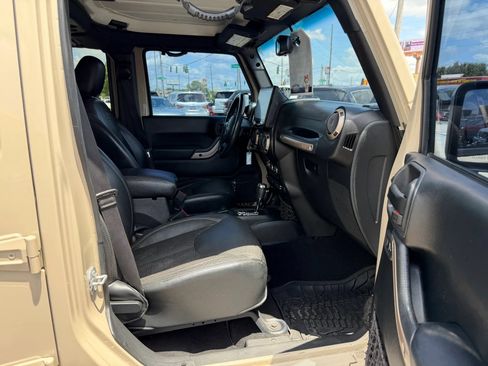 Used 2016 Jeep Wrangler Unlimited Sahara AWD/4WD image 15