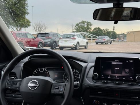 Used 2025 Nissan Rogue SV FWD image 35