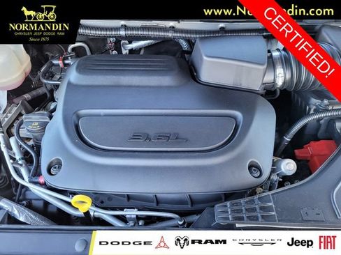 Certified 2025 Chrysler Pacifica Select FWD image 20