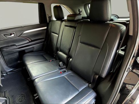 Used 2017 Toyota Highlander XLE AWD/4WD image 20