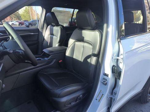New 2026 Jeep Grand Cherokee Limited w/ Limited Altitude Package AWD/4WD image 11