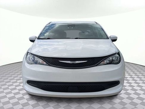 Used 2023 Chrysler Voyager LX FWD image 9