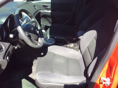 Used 2016 Chevrolet Cruze LT w/ Technology Package FWD image 19