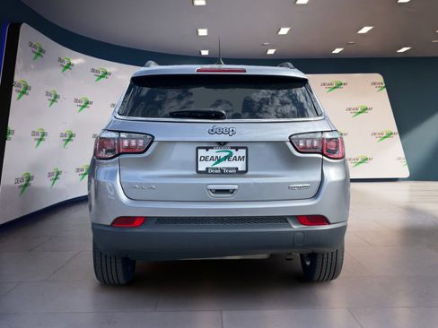 Used 2018 Jeep Compass Latitude w/ Popular Equipment Group AWD/4WD image 8