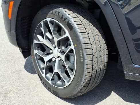 Used 2023 Jeep Grand Cherokee Summit AWD/4WD image 9