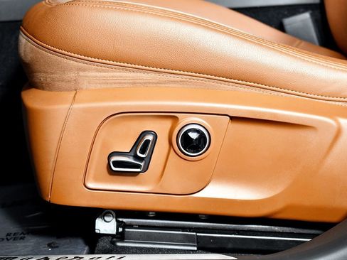 Used 2021 Maserati Levante image 32