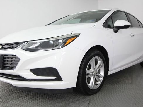 Used 2017 Chevrolet Cruze LT w/ Convenience Package FWD image 3