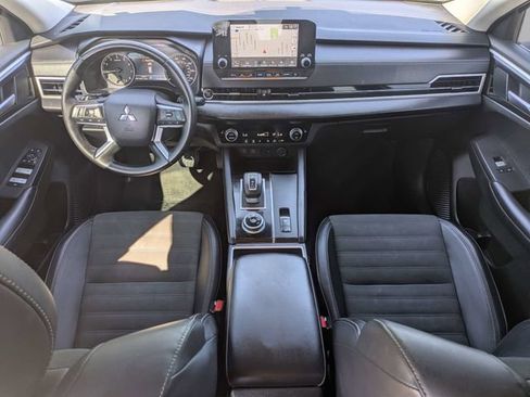 Used 2024 Mitsubishi Outlander SE FWD image 16