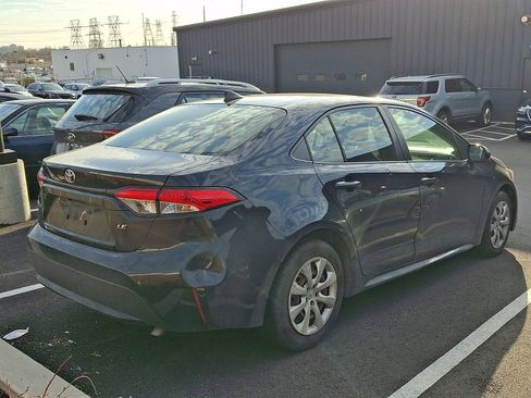 Used 2020 Toyota Corolla LE image 4