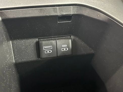 Used 2022 Toyota Camry SE FWD image 31