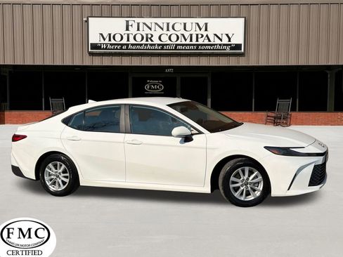 Used 2025 Toyota Camry LE image 1