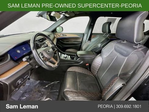 Used 2021 Jeep Grand Cherokee L Summit w/ Luxury Tech Group V AWD/4WD image 21