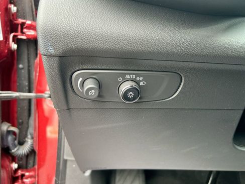 Used 2023 Buick Envision Essence AWD/4WD image 22
