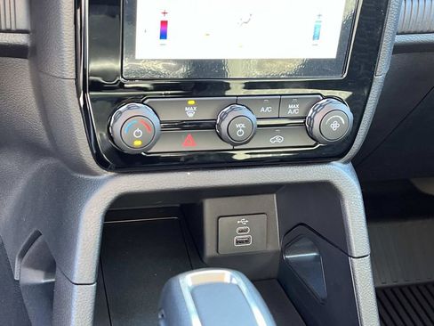 Used 2025 Ford Ranger XLT w/ Chrome Accent Package image 28