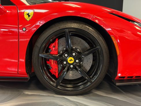 Used 2021 Ferrari F8 Tributo RWD image 13