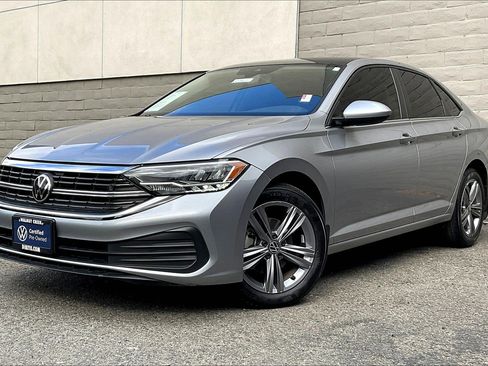 Certified 2024 Volkswagen Jetta SE image 12