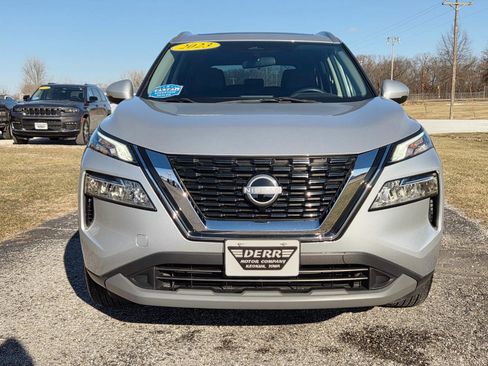 Used 2023 Nissan Rogue SV w/ SV Premium Package image 3