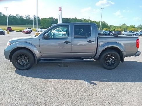 Used 2021 Nissan Frontier SV w/ Midnight Edition Floor Mats AWD/4WD image 6