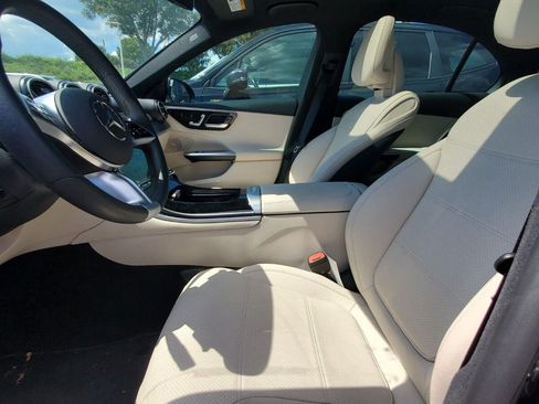 Used 2025 Mercedes-Benz C 300 4MATIC Sedan image 3