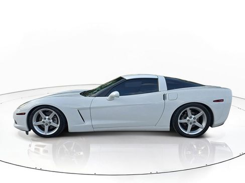 Used 2005 Chevrolet Corvette Coupe RWD image 5