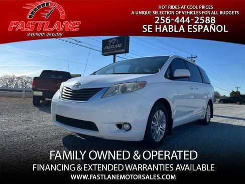 Used 2011 Toyota Sienna XLE image 1
