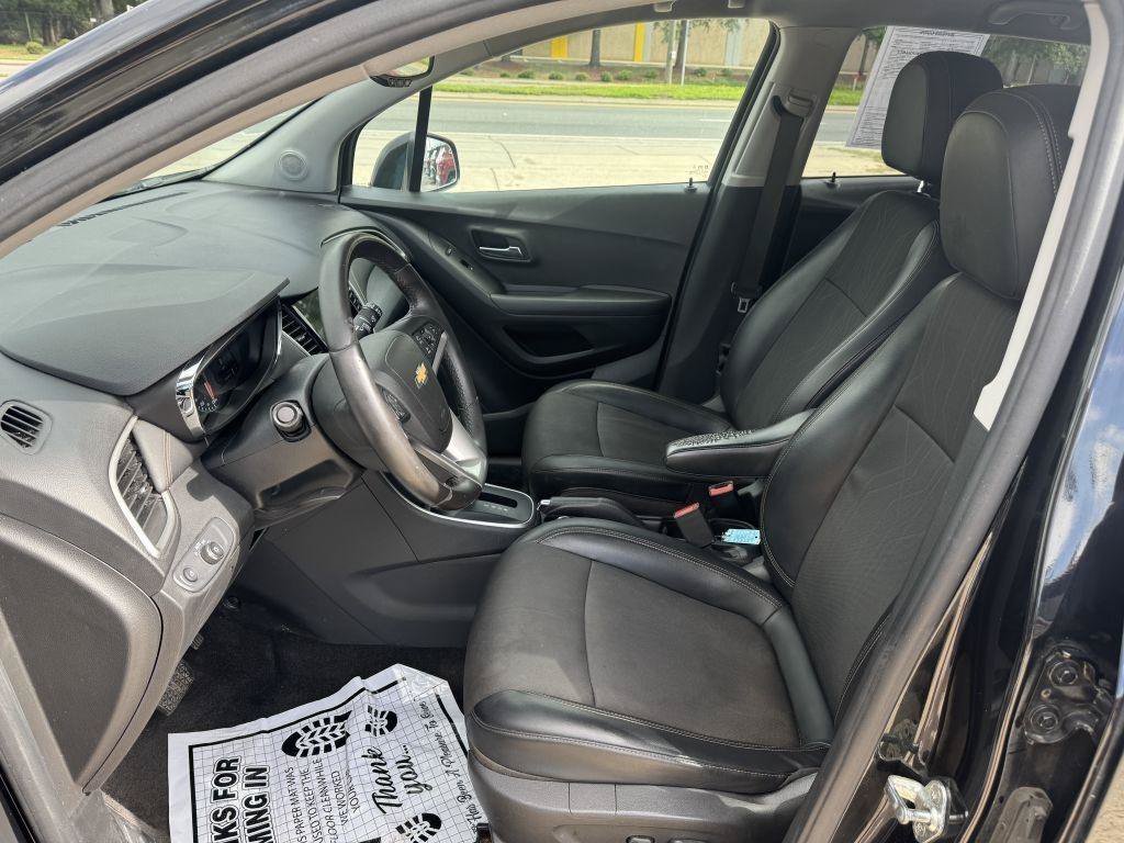 Used 2019 Chevrolet Trax LT w/ LT Convenience Package FWD image 13