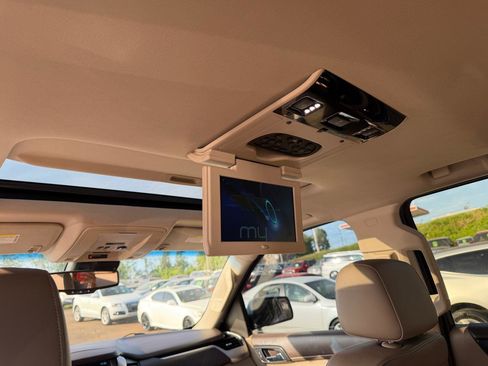 Used 2015 Chevrolet Suburban LT w/ Luxury Package AWD/4WD image 30