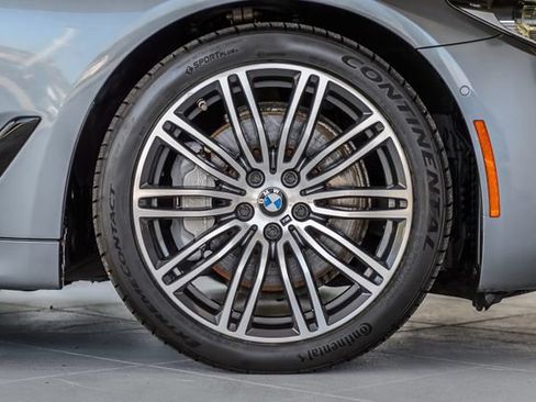 Used 2018 BMW 540i w/ M Sport Package RWD image 16