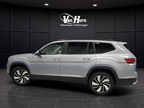 Used 2024 Volkswagen Atlas SE AWD/4WD image 4