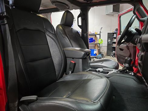 Used 2019 Jeep Wrangler Unlimited Sahara w/ Advanced Safety Group AWD/4WD image 10
