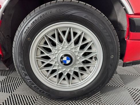 Used 1991 BMW 325i Convertible RWD image 50