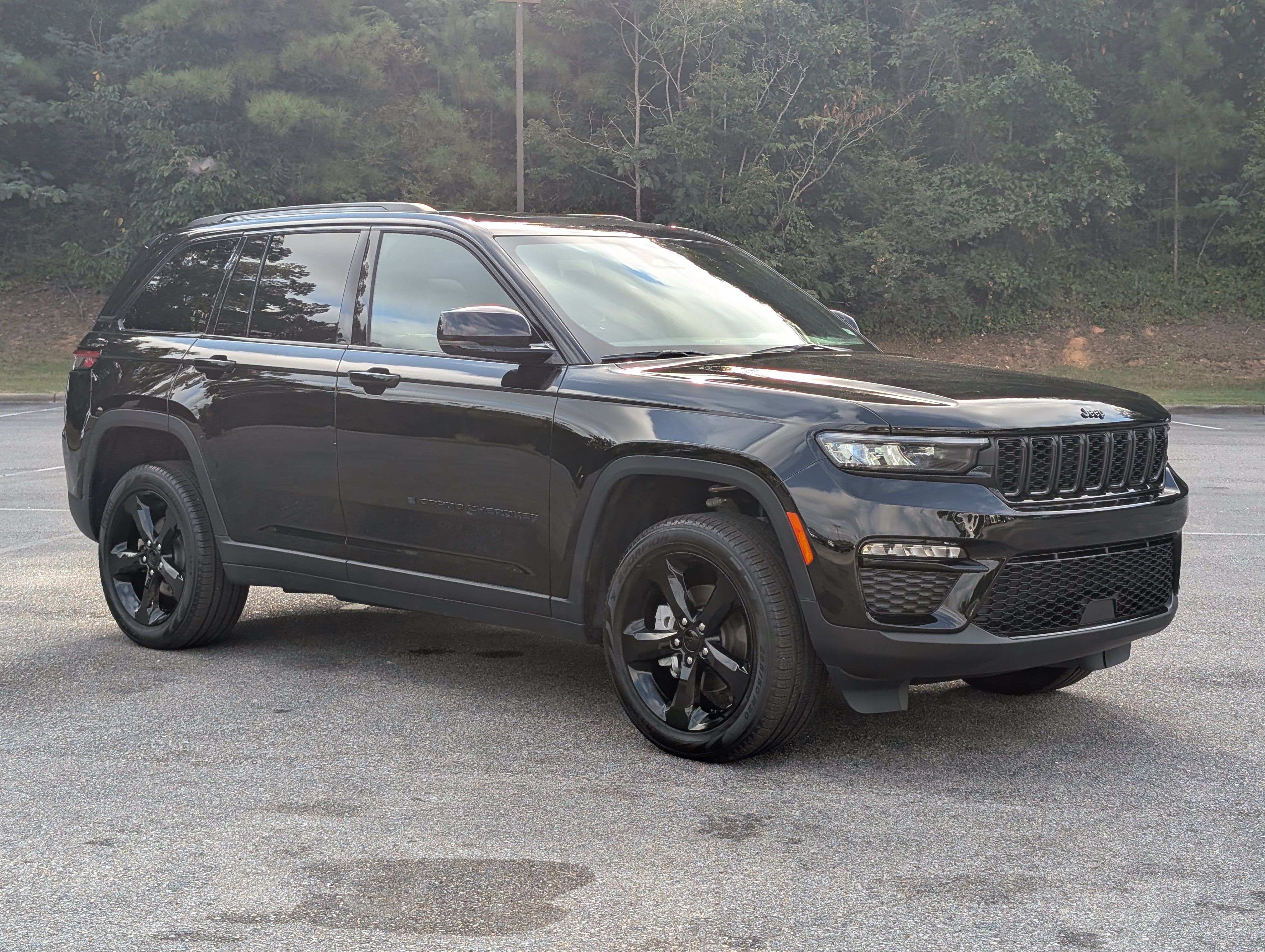 Used 2025 Jeep Grand Cherokee Limited w/ Black Appearance Package RWD image 11