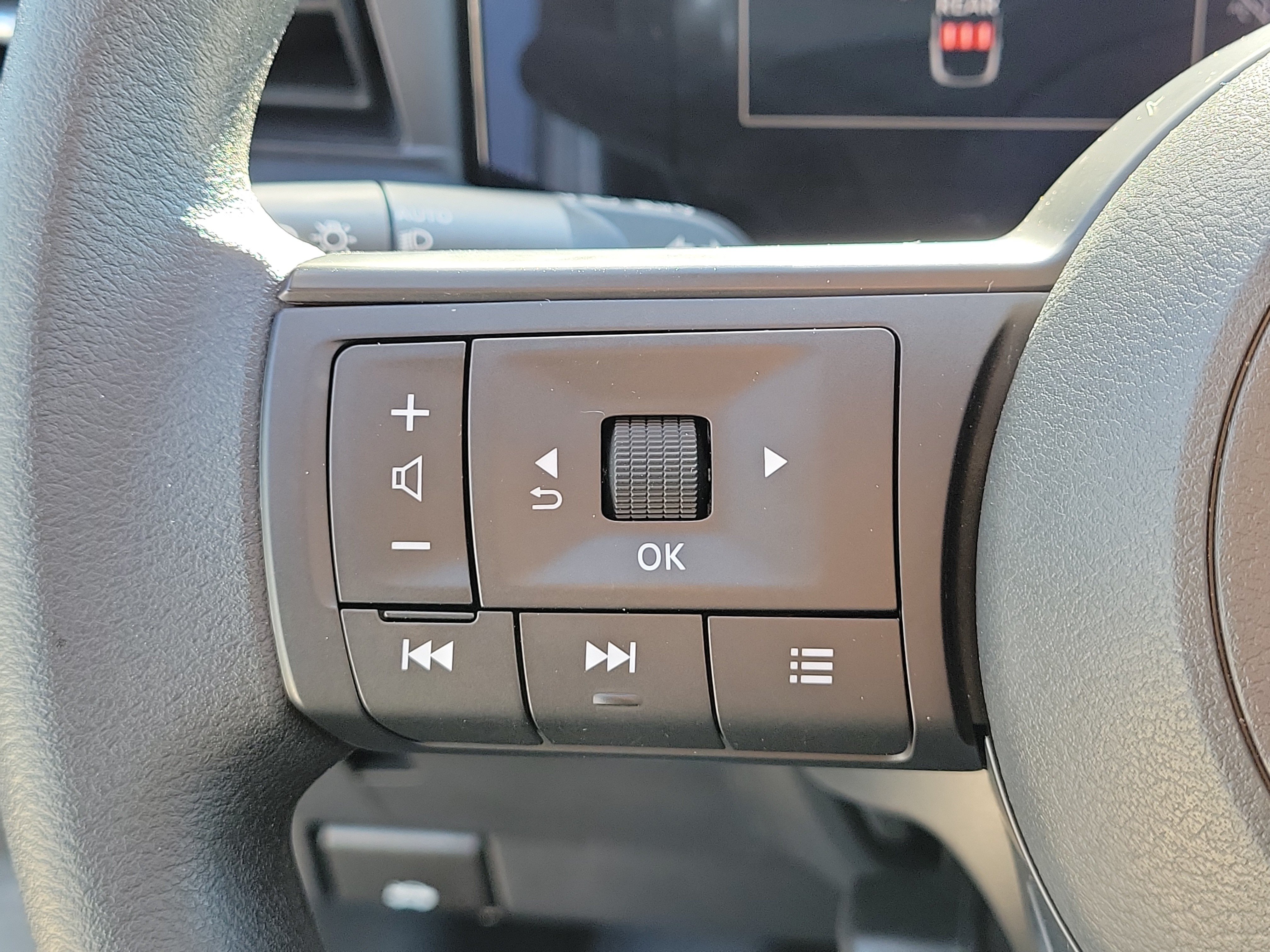 Certified 2025 Nissan Kicks S FWD image 23