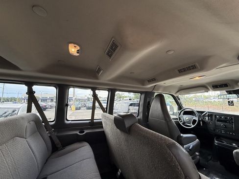 Used 2020 Chevrolet Express 3500 LT w/ LT Preferred Equipment Group RWD image 18