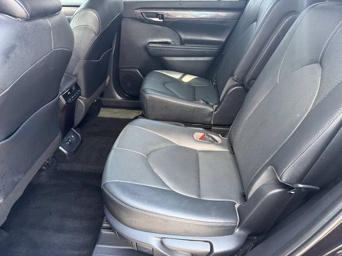 Used 2020 Toyota Highlander Limited AWD/4WD image 16