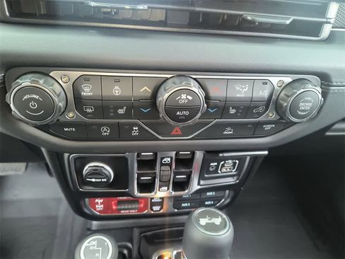 New 2026 Jeep Wrangler Unlimited Rubicon w/ Technology Group image 19