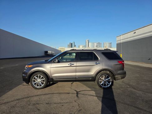Used 2014 Ford Explorer Limited w/ Equipment Group 302A AWD/4WD image 9