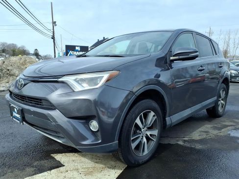 Used 2018 Toyota RAV4 XLE w/ All Weather Liner Package image 7