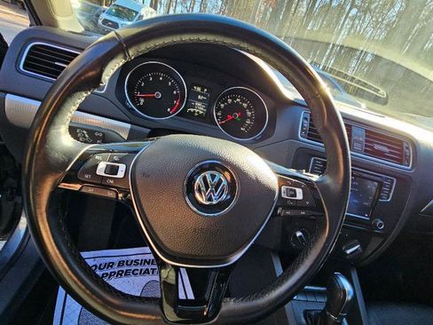 Used 2016 Volkswagen Jetta SE image 18