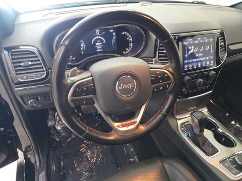 Used 2020 Jeep Grand Cherokee Trailhawk w/ Trailhawk Luxury Group AWD/4WD image 2