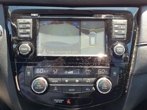 Used 2017 Nissan Rogue SV w/ SV Premium Package AWD/4WD image 13