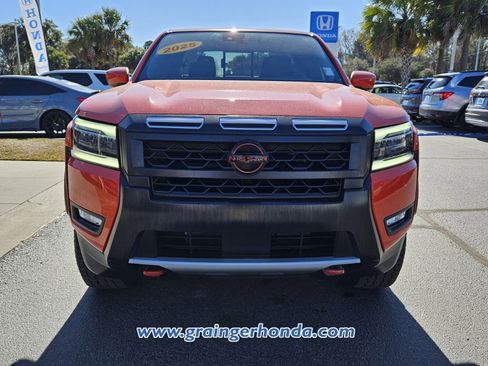 Used 2025 Nissan Frontier Pro-X image 8