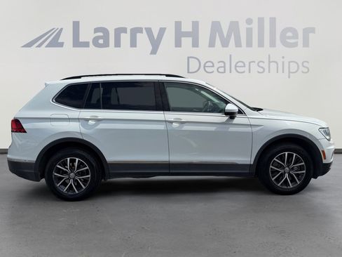 Used 2020 Volkswagen Tiguan SE w/ Panoramic Sunroof Package FWD image 6